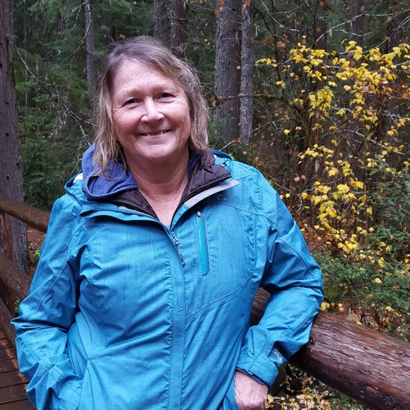 Meet your Posher, Debbie - Picture 2 of 2